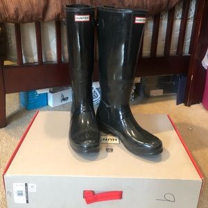 Size 9 gloss expandable hunter boots
